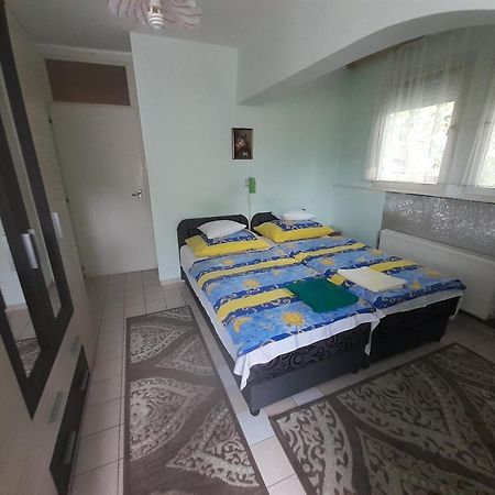 Hotel Prima Piheno Miskolc Esterno foto