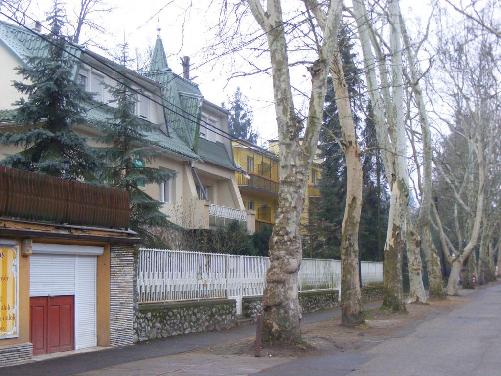 Hotel Prima Piheno Miskolc Esterno foto
