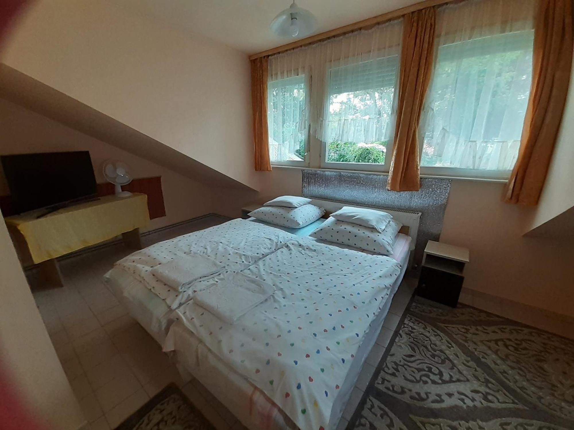 Hotel Prima Piheno Miskolc Esterno foto